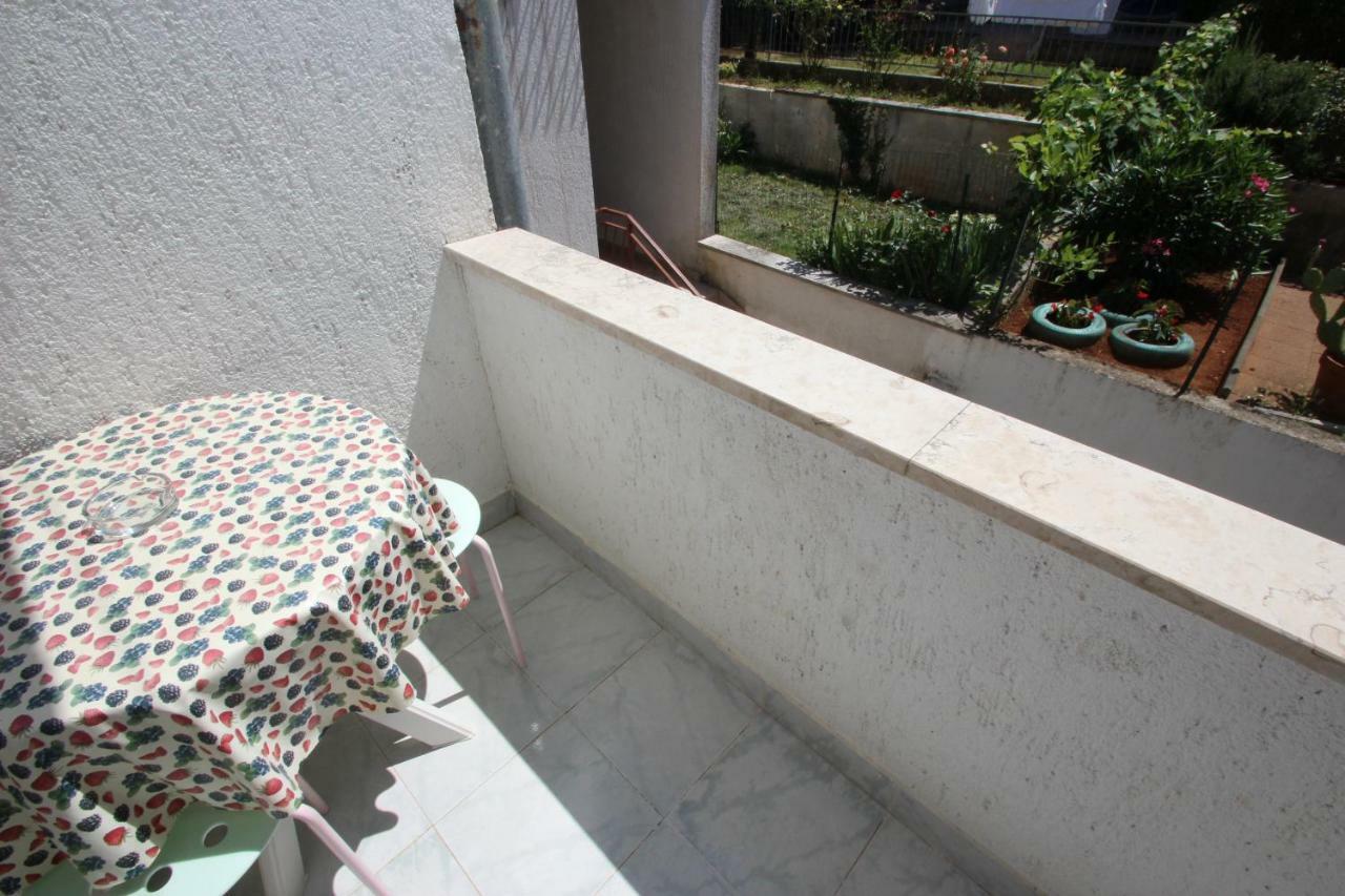 Apartment Sandi Vrsar Exterior foto
